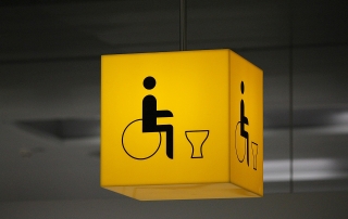 A signage for an accessible toilet/ disabled toilet | Photo credit: PIX1861, pixabay.com